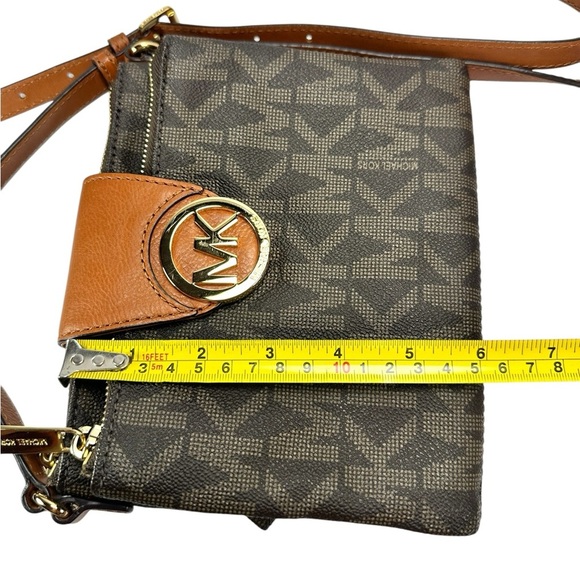 Michael Kors All-In-One Crossbody Bag in Saffiano & Vachetta Leather - Picture 5 of 7